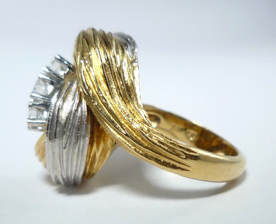 Diamond Gold Swirl Ring In Excellent Condition In Frankfurt, DE