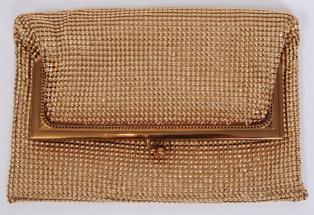 Whiting and Davis Gold Mesh Clutch In Excellent Condition For Sale In Topanga, CA