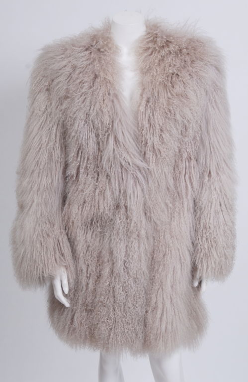 Glamorous statement coat, made of long haired taupe Mongolian lamb fur, lined silk satin.
Size Medium