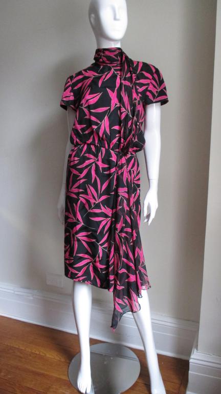 Valentino Boutique Silk Dress With Open Back In Excellent Condition In Water Mill, NY