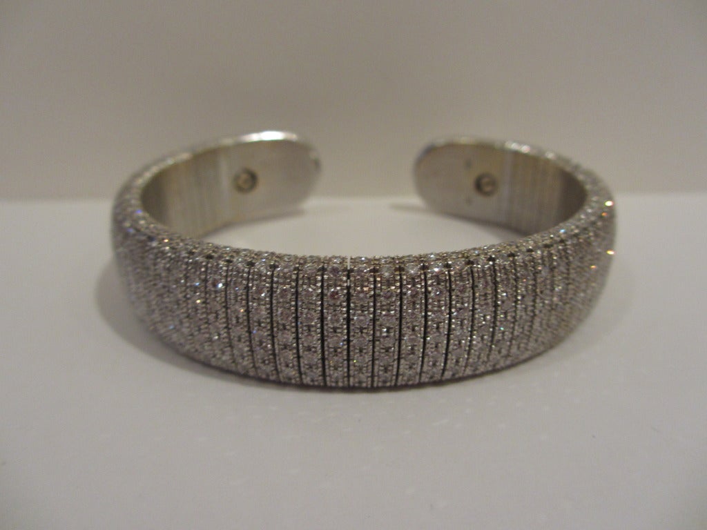 Diamond Gold Fabric Coil Cuff Bracelet In New Condition For Sale In New York, NY