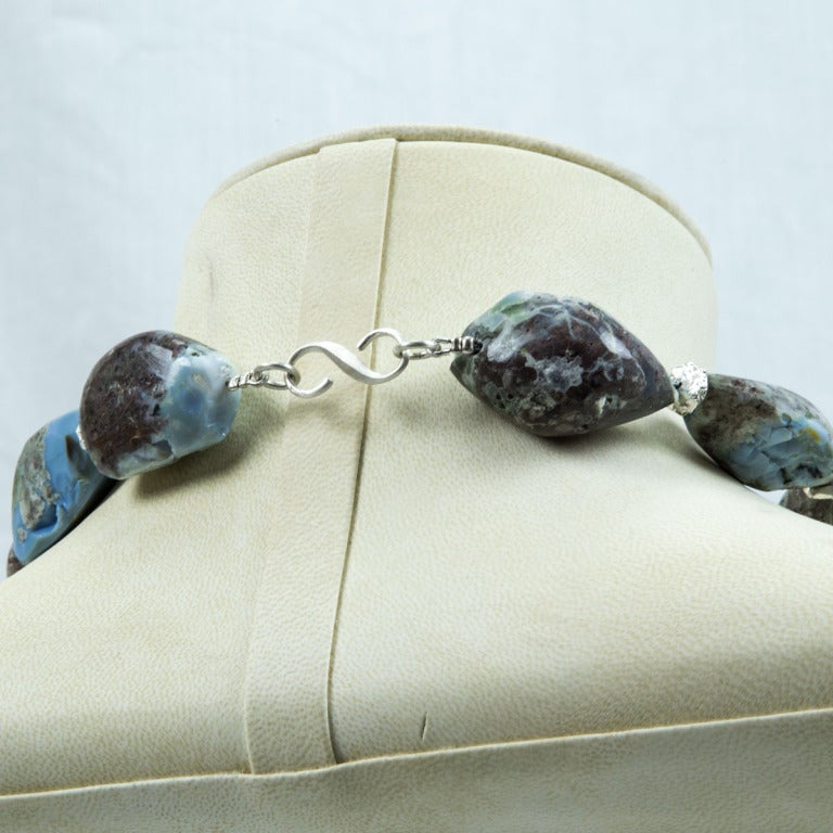 Exquisite Opal Beads and Sterling Silver Necklace In Excellent Condition In Montreal, QC