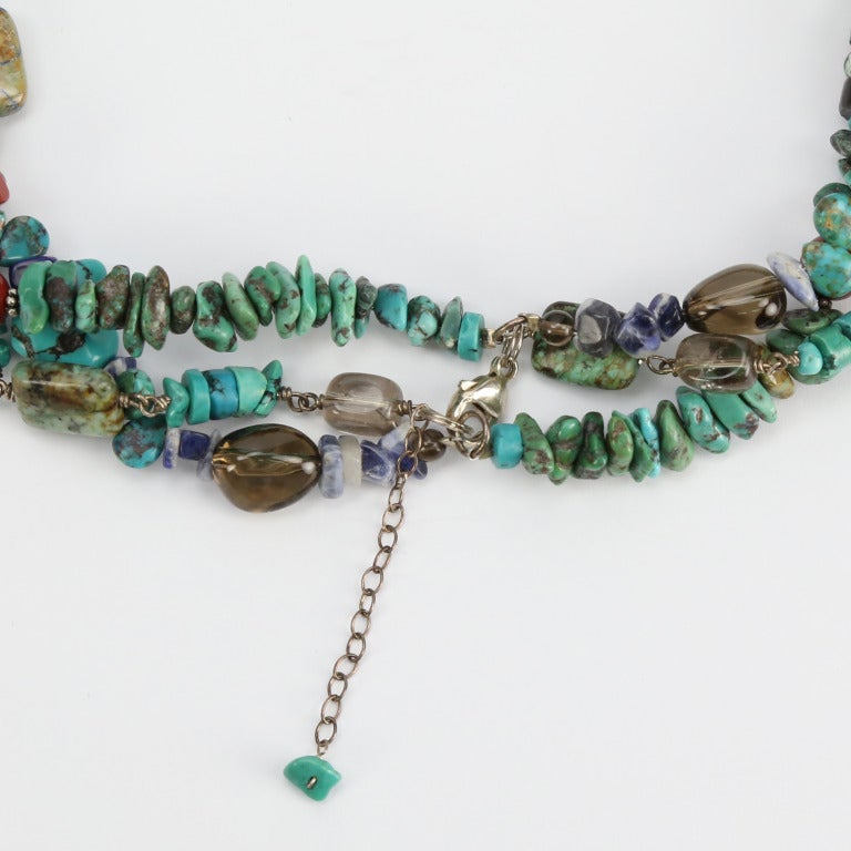 Moderniste Collier d'affirmation Dorje en argent sterling avec turquoise, corail, agate et lapis-lazuli en vente