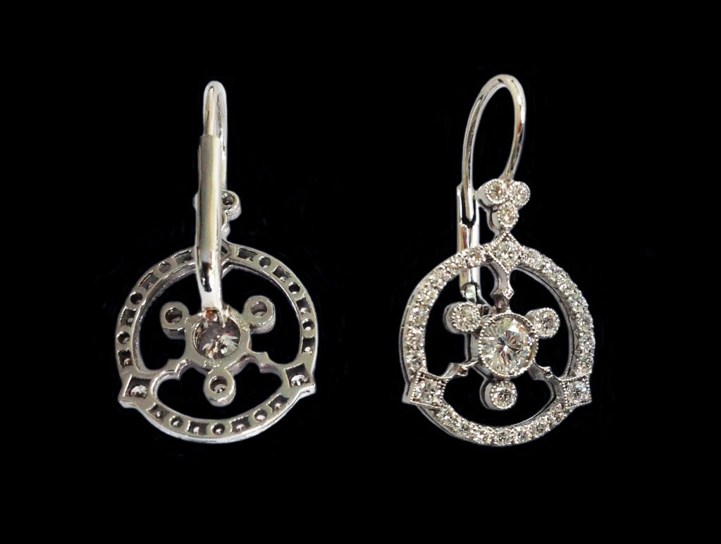 Contemporain Boucles d'oreilles pendantes en or avec diamants Dalben en vente