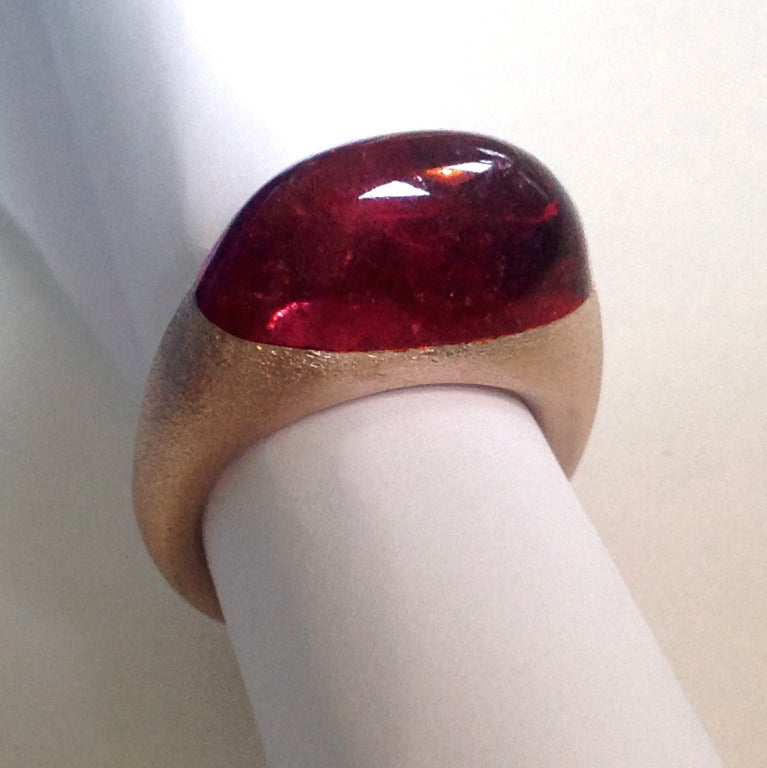 Contemporary Dalben Red Tourmaline Satin Gold Ring