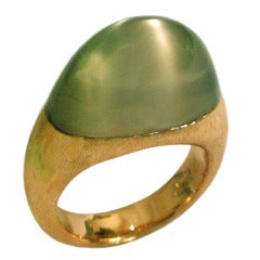 Dalben Engraved Green Moonstone Millerighe Yellow Gold Ring