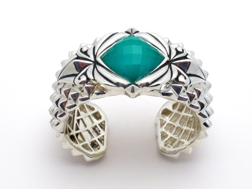 Beautiful sterling silver cuff by Stephen Webster. The piece is set with a central faceted quartz over green chrysophrase. The cuff is also designed with convenient 