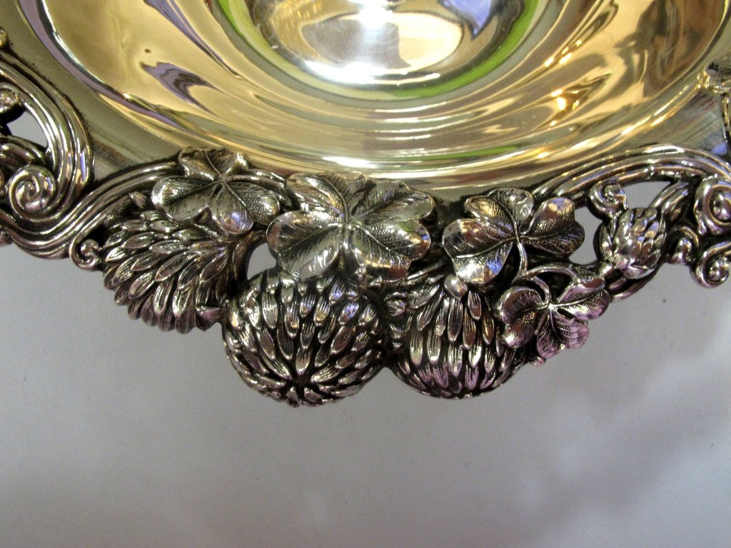 Beautiful Tiffany & Co. sterling silver bowl, embellished with a beautiful clover pattern highlighted by a very fine patina. 

Monogram can be polished out.