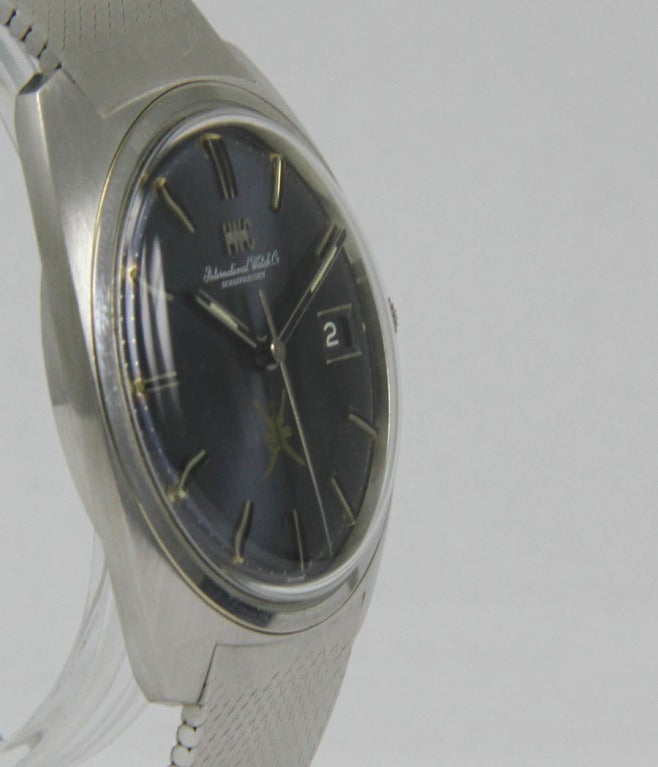 Fall
18k Weißgold, Acrylglas, Tonneau

Bewegung
Kaliber IWC System Pellaton, Automatik, Datum

Wählen Sie
originales Zifferblatt und Zeiger, Wappen des Oman

Armbänder
18ct. Gold, Milainese

sehr guter Zustand
um 1968