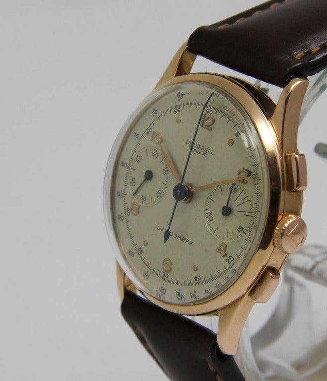Universal Rose Gold Compax Chronograph Wristwatch with Register In Good Condition In Munich, Bavaria
