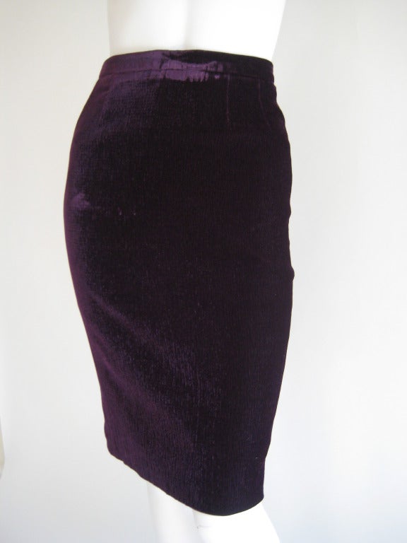 Purple Velvet. Fabric has a little stretch. Approximate modern day size 2.