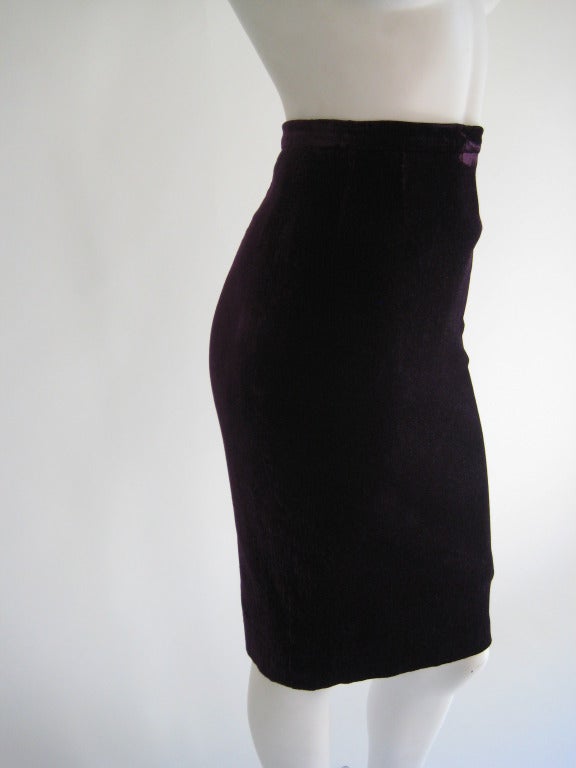 1980s Karl Lagerfeld Purple Velvet Pencil Skirt In Excellent Condition For Sale In Long Island City, NY