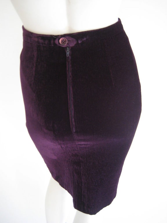 1980s Karl Lagerfeld Purple Velvet Pencil Skirt For Sale 2