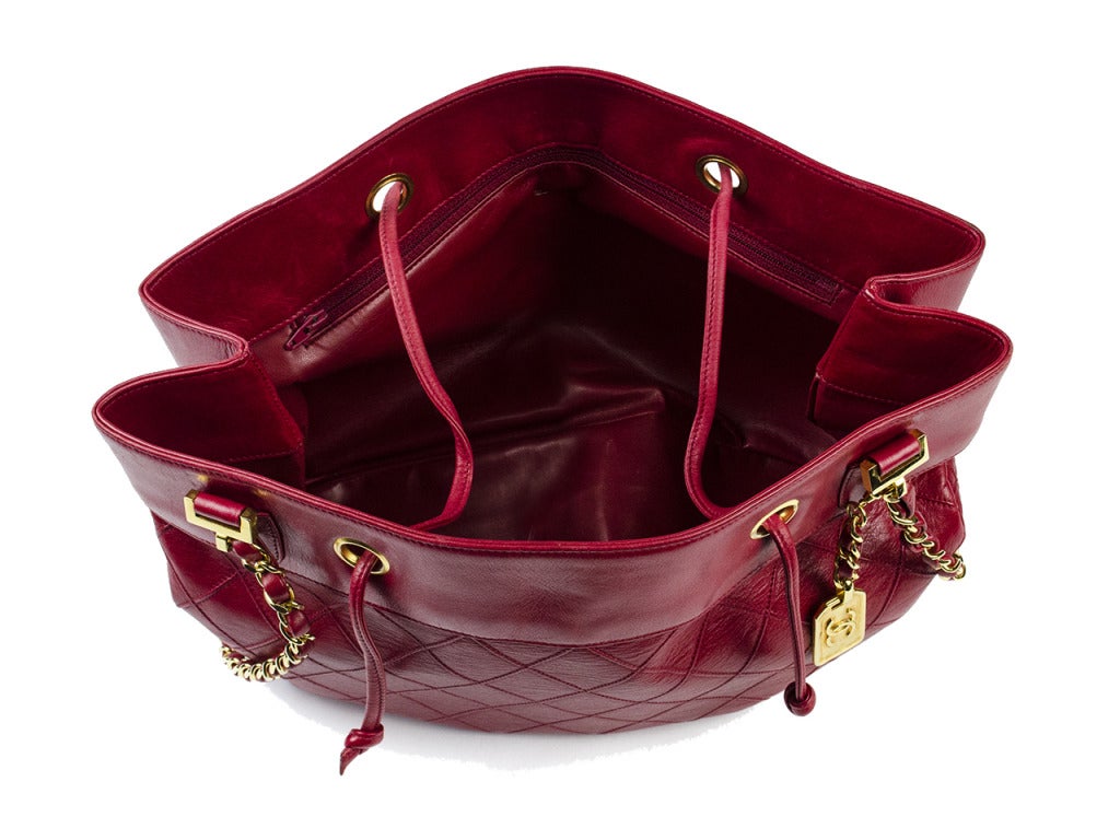 Women's Chanel Vintage Quilted Red Lambskin Leather Bow Tote Bag For Sale