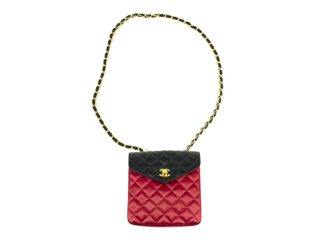 Chanel Vintage Colorblocked Red & Black Shoulder Bag In Excellent Condition For Sale In San Diego, CA
