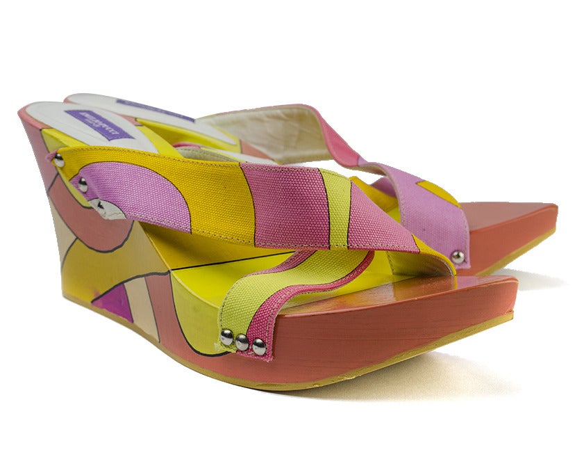 Wear these to Sunday brunch or an afternoon of shopping! Emilio Pucci’s iconic print is done in a painted wedge as well as cotton criss cross straps at vamp. Condition: Item is new without box.