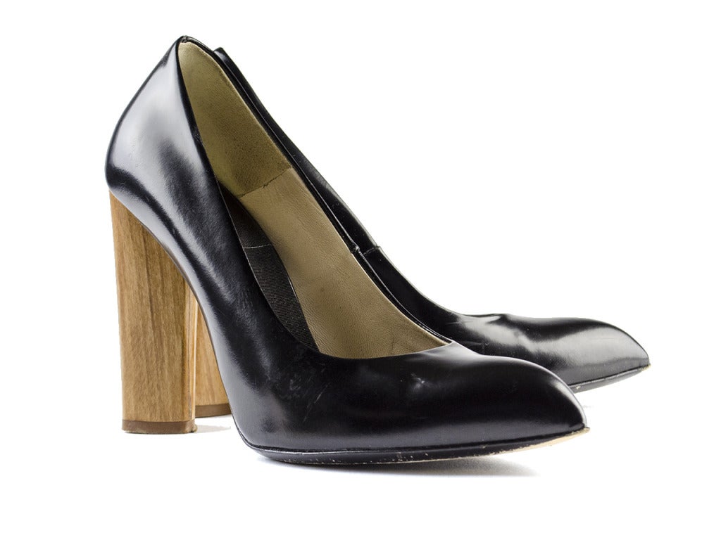 A little funky yet oh-so fresh, the Yves Saint Laurent wooden heels will have you looking like you stepped off the runway and into your city to run the show in mid-century-inspired style. Light wood block heels contrast luscious smooth black leather