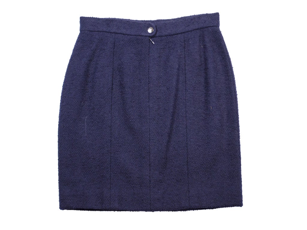 Chanel Vintage Navy Blue Boucle Skirt In Excellent Condition In San Diego, CA