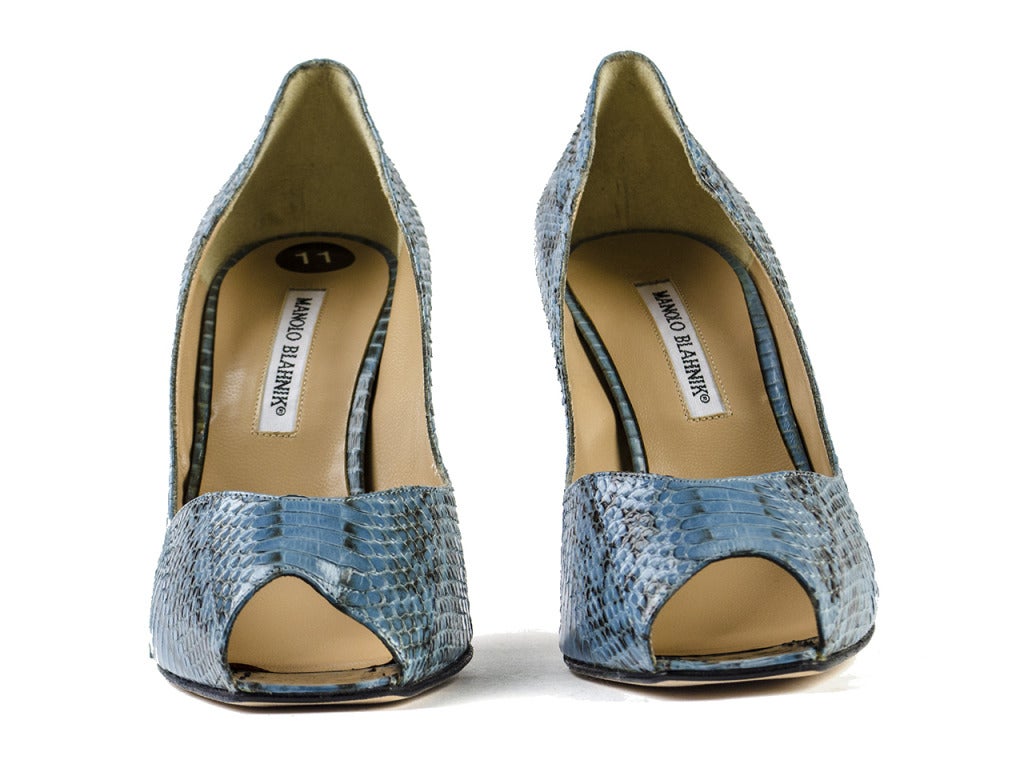 Manolo Blahnik Blue Snakeskin Peep Toe Heels In New Condition For Sale In San Diego, CA