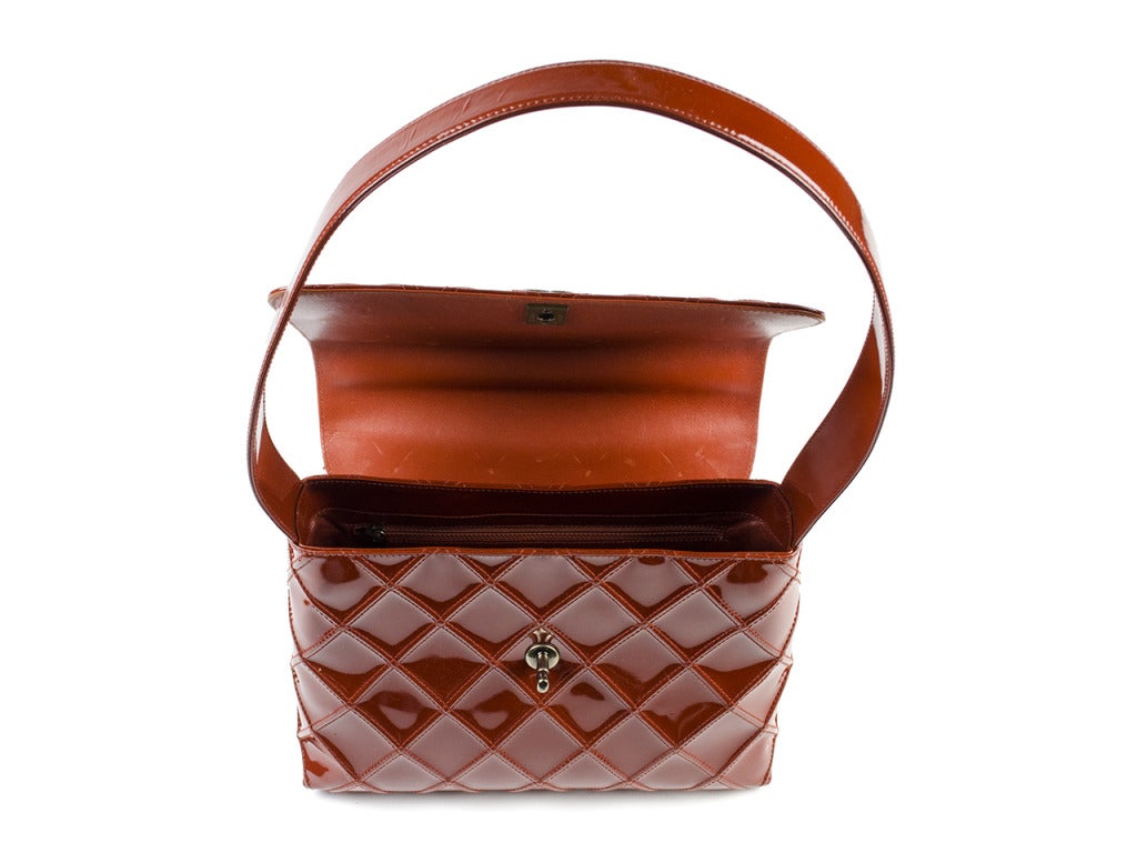 Women's Chanel Quilted Shoulder Bag For Sale