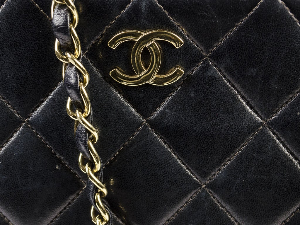 Chanel Vintage Black CC Bag In Excellent Condition In San Diego, CA