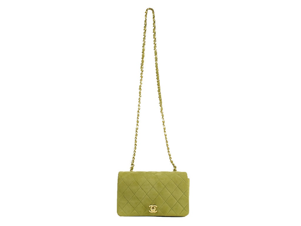 This lovely green suede Chanel bag has a quilted style with a classic flap and gold accents. Can be warn as a cross body or a shoulder bag. Is in excellent condition. Purchase includes authentication card. 

Dimensions: 7.5