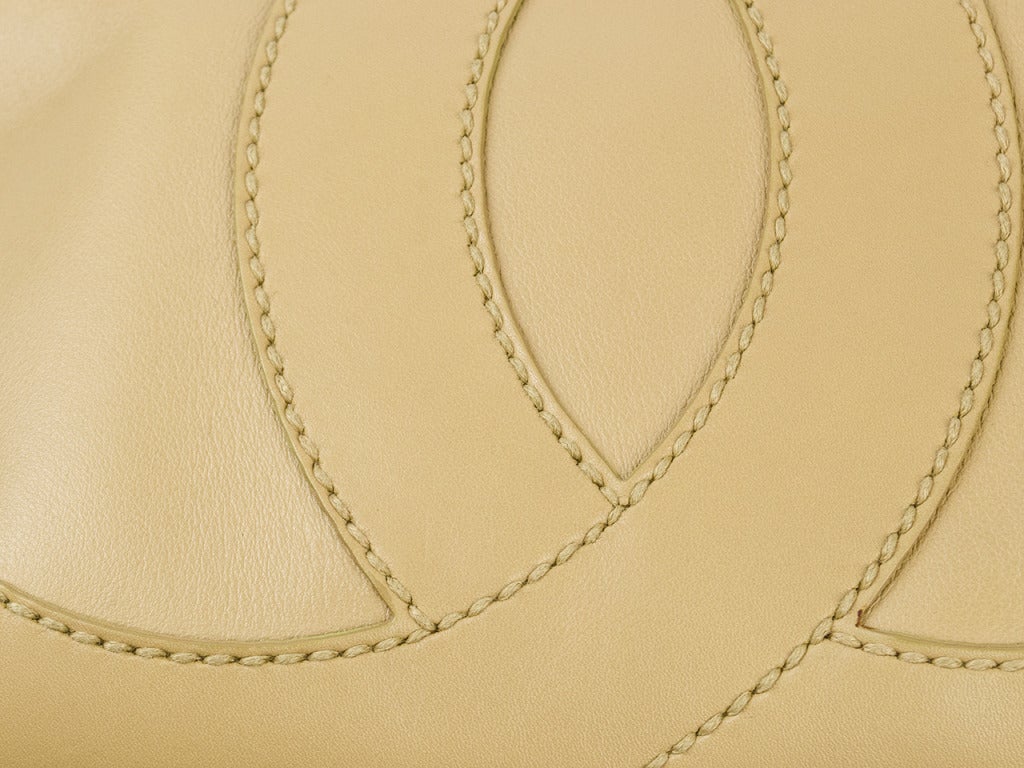 Chanel Beige Shoulder Bag In Excellent Condition For Sale In San Diego, CA