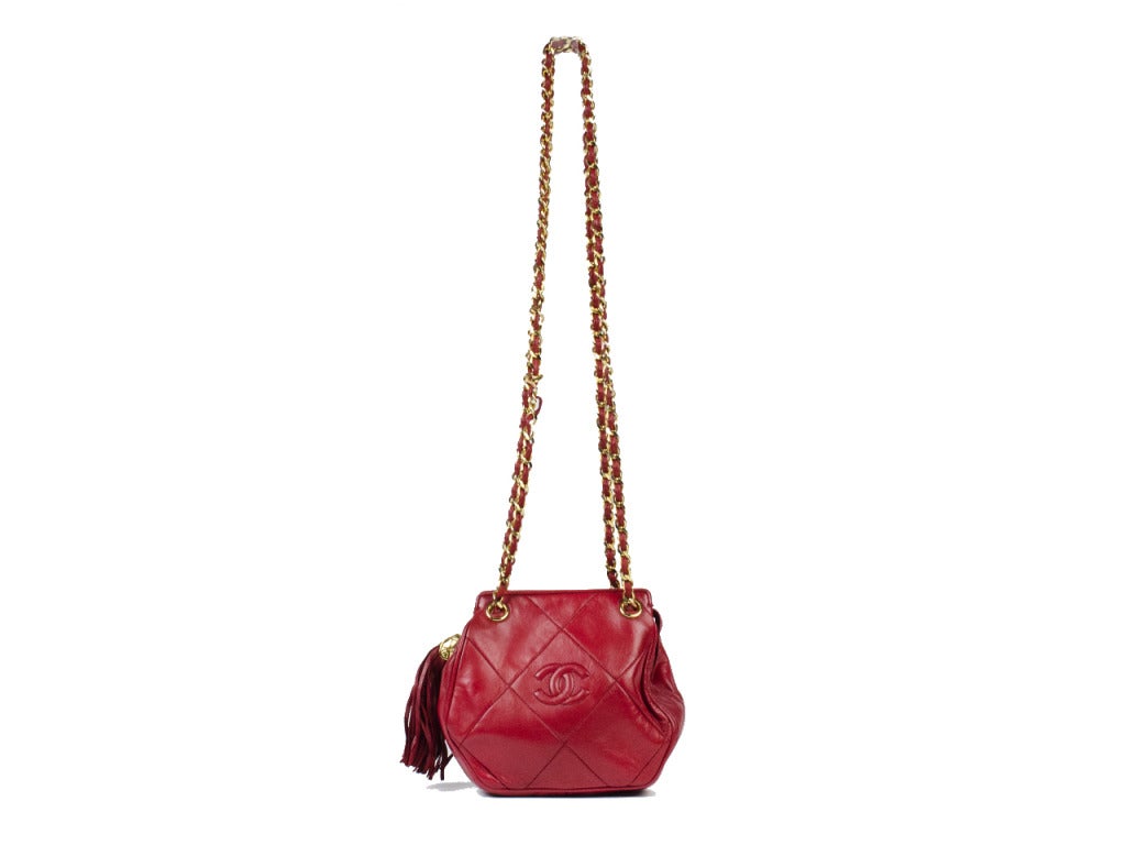 Throw this bag on for an extra ounce of chic! Stunning buttery soft lambskin leather in tomato red adorns the entire bag with complimentary gold tone hardware throughout the strap and zipper pull. Iconic ‘CC’ detail at front of the bag and fringe