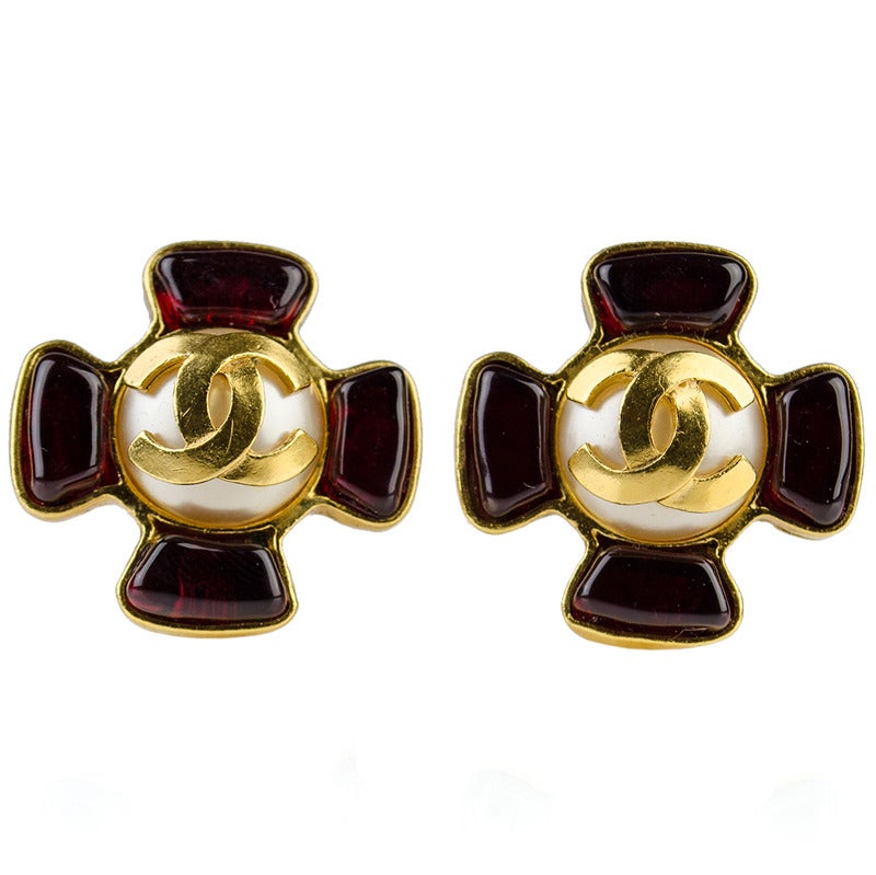 Chanel Vintage Pearl CC Clip-On Gripox Earrings For Sale