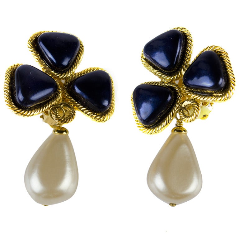 Chanel Vintage Season 28 Pearlized Earrings For Sale