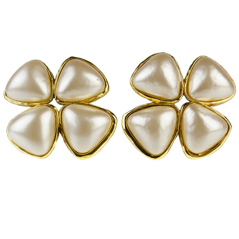 Chanel Vintage Season 26 Pearl Earrings For Sale