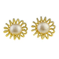 Chanel Retro Season 25 Pearl Earrings