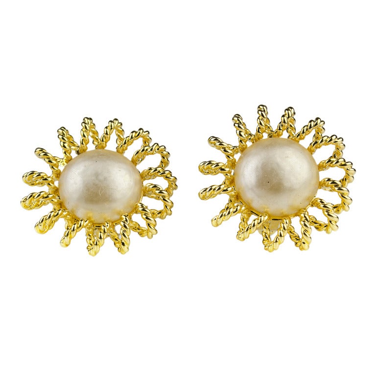 Chanel Vintage Season 25 Pearl Earrings For Sale
