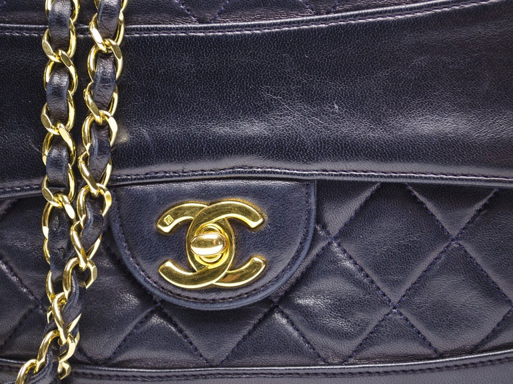 Chanel Vintage Navy Blue Flap In Excellent Condition For Sale In San Diego, CA