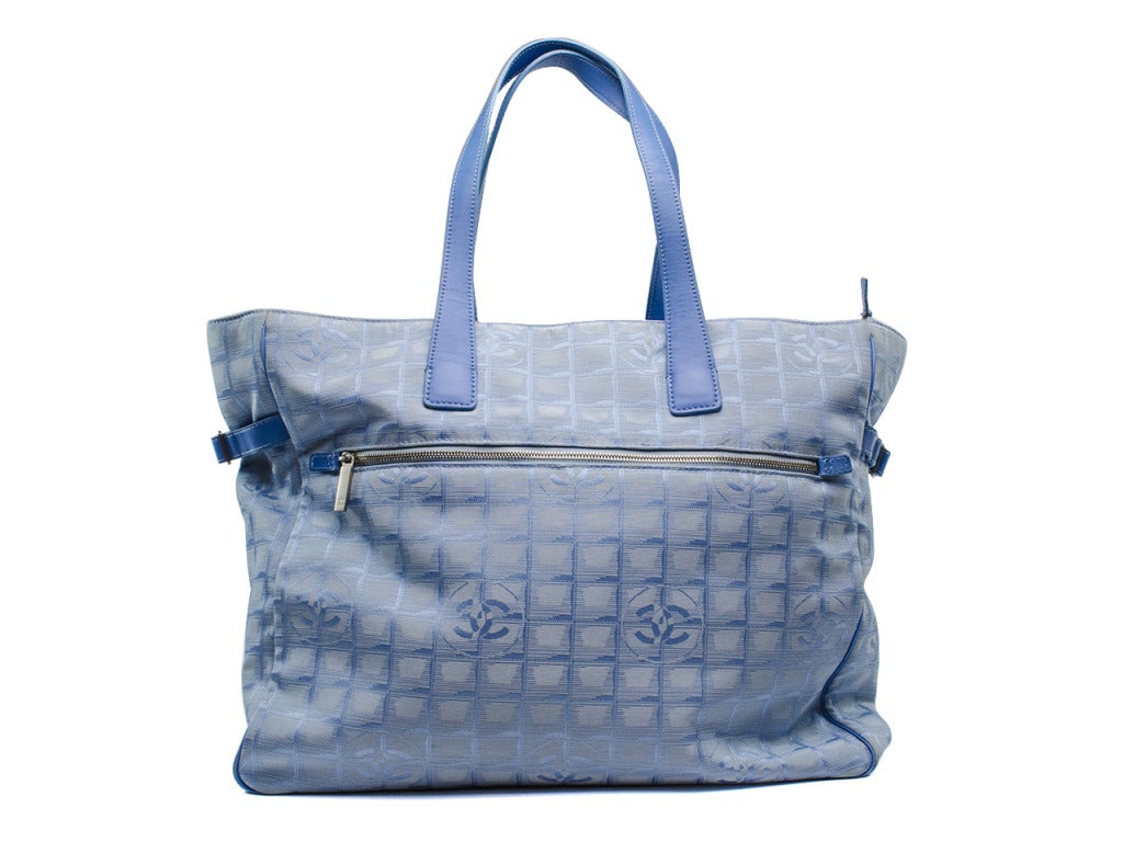Never look like a beach bum again in this fabulous Chanel beach tote! This tote features a sky blue canvas exterior, one exterior zippered pocket as well as light blue leather handles. Interior features two zippered pockets.

Dimensions: 15.75