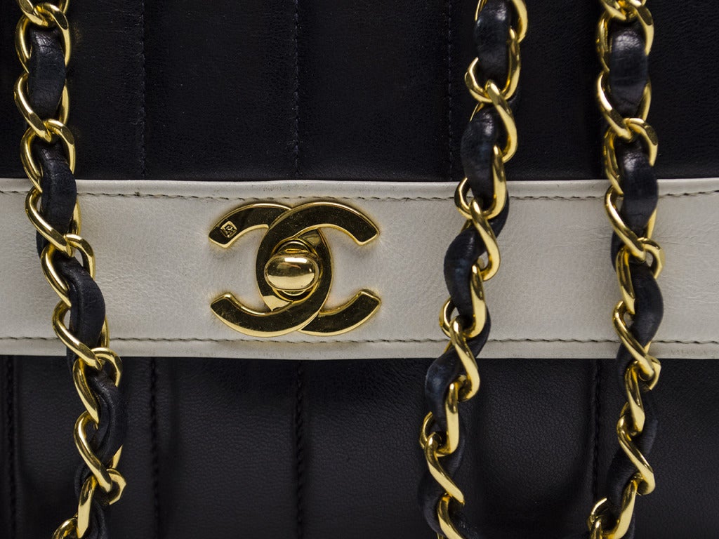 Women's Chanel Vintage Colorblocked Crossbody Shoulder Bag For Sale