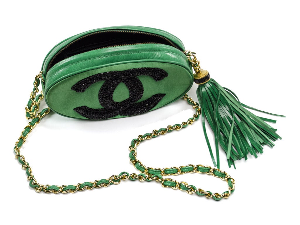 Chanel Vintage Green Satin & Leather Sequin Crossbody Bag In Good Condition For Sale In San Diego, CA