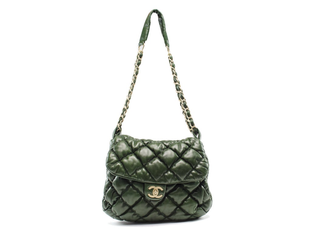 Soft like butter this Chanel hobo will be sure to become one of your go to bags! Gorgeous leather lambskin in green with a puffy 'bubble' like effect, brushed gold tone hardware throughout and one exterior outer pocket. Interior features one