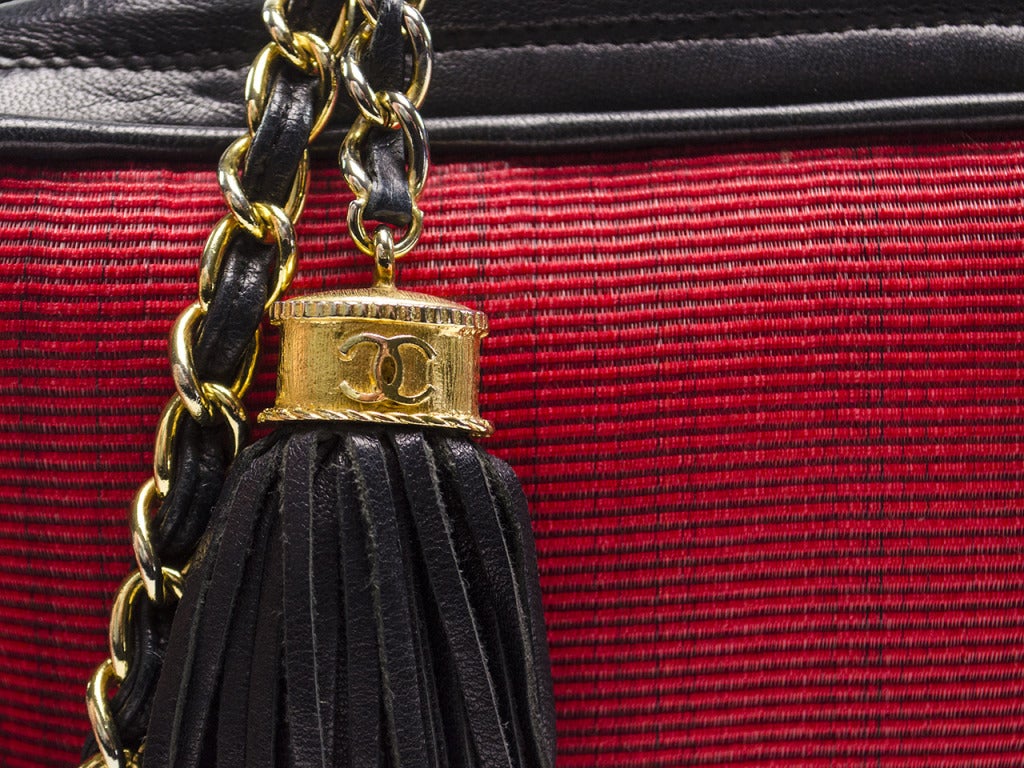 Women's Chanel Vintage Red Canvas Camera Bag For Sale