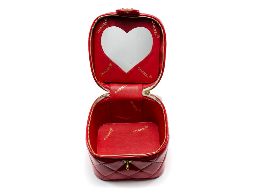 Chanel Red Patent Leather Heart Cosmetic Vanity In Good Condition In San Diego, CA