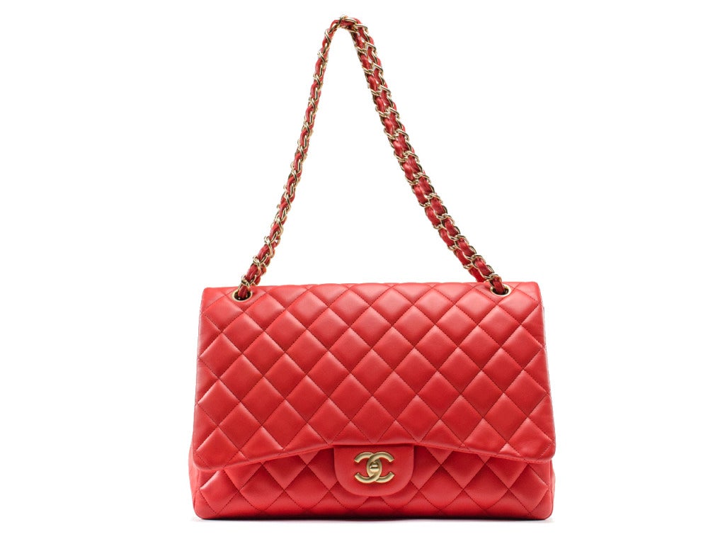This generous-sized Chanel single maxi flap is an exquisite matte-leather MUST. Gorgeous coral quilted lambskin leather bag adds to your light denim cutoff shorts and airy cream blouses as smoothly and sensuously as matte coral lipstick. Accented