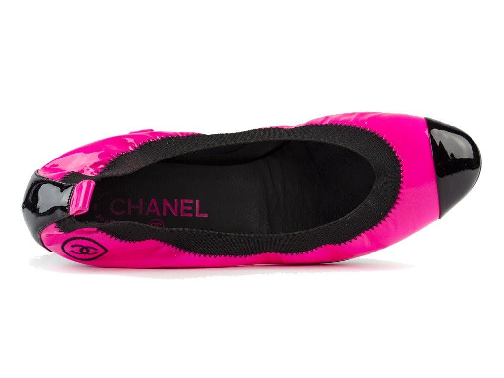 Chanel Neon Pink Ballerina Flats In Excellent Condition For Sale In San Diego, CA