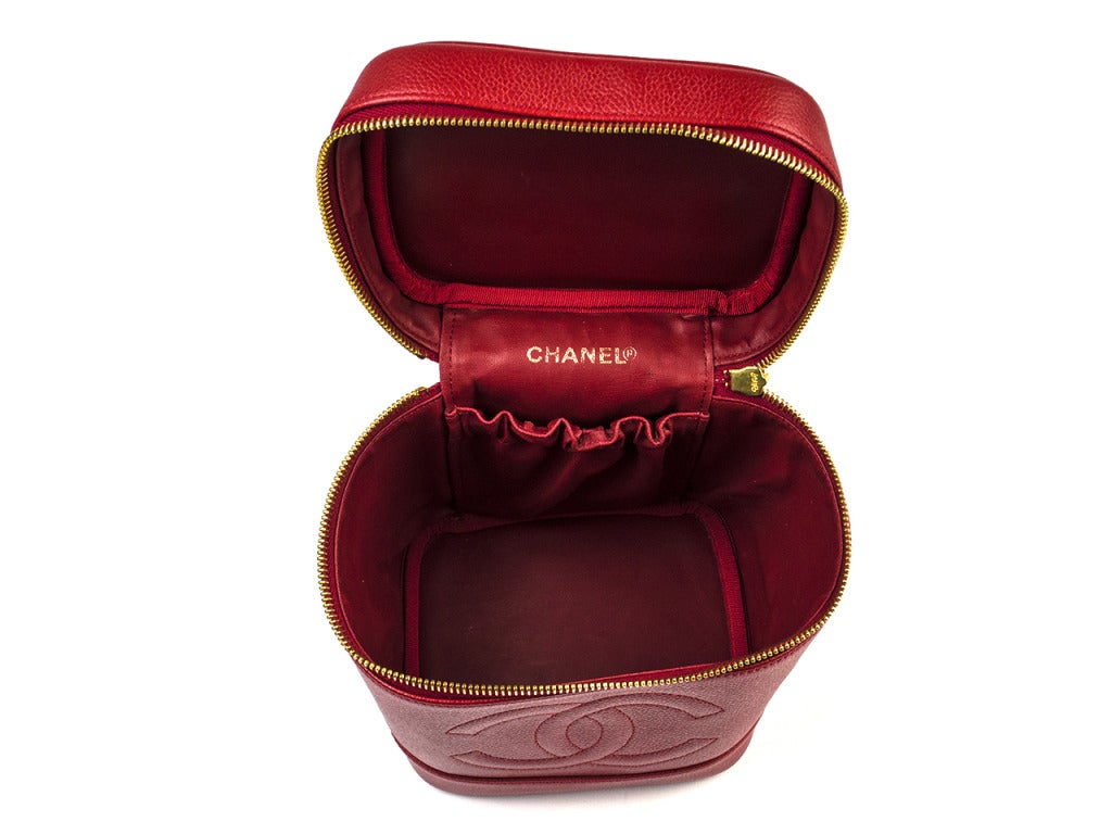 Chanel Red Caviar Leather Vanity Case In Excellent Condition In San Diego, CA