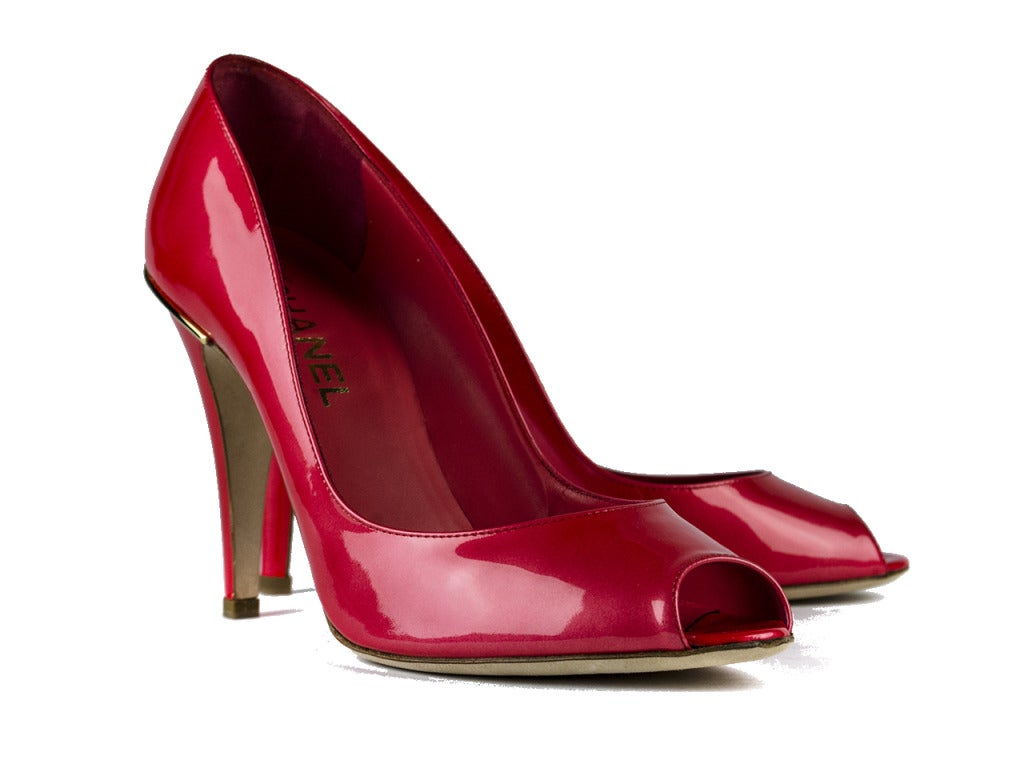 Chanel Coral Patent Leather Peep Toe Heels In New Condition For Sale In San Diego, CA