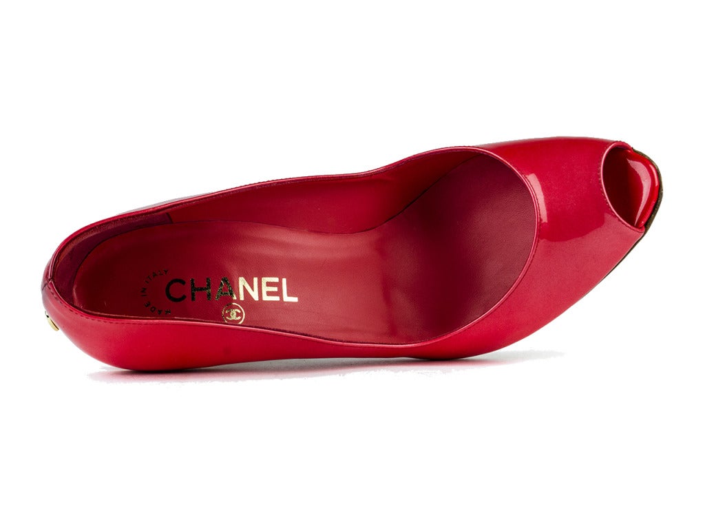 Chanel Coral Patent Leather Peep Toe Heels For Sale 1