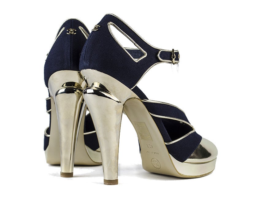 Chanel Navy Suede and Gold Heels In New Condition For Sale In San Diego, CA