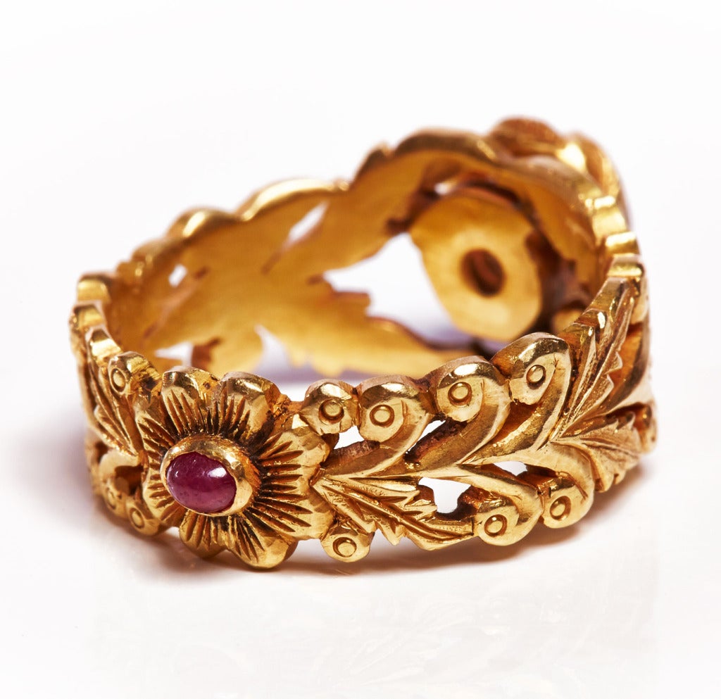 Contemporary Jade Jagger Diamond Gold Leaf Ring with Ruby Detail