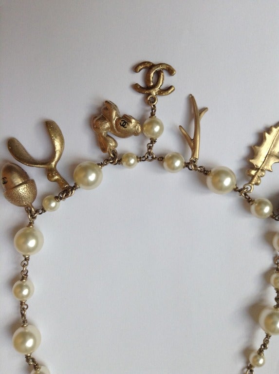 Sublime Chanel Charms Necklace with faux pearls and charms.
Made in France
Excellent condition

*Please contact dealer to purchase