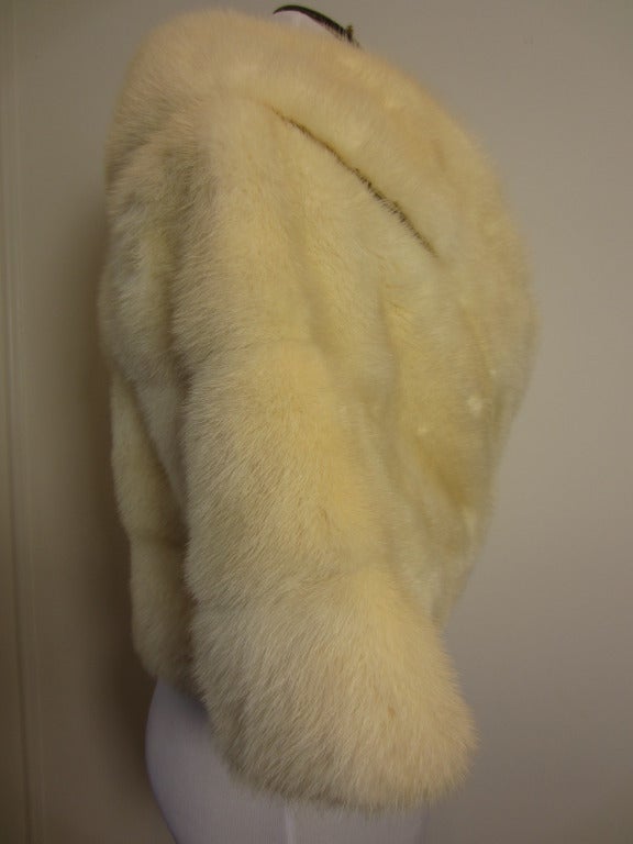 Delicate white mink stole designed for a famous socialite in Monaco,
It has small short sleeves and is the perfect finishing touch for an evening gown..feel like a princess…
The stole can be worn closed by using the hook and eye..it crosses