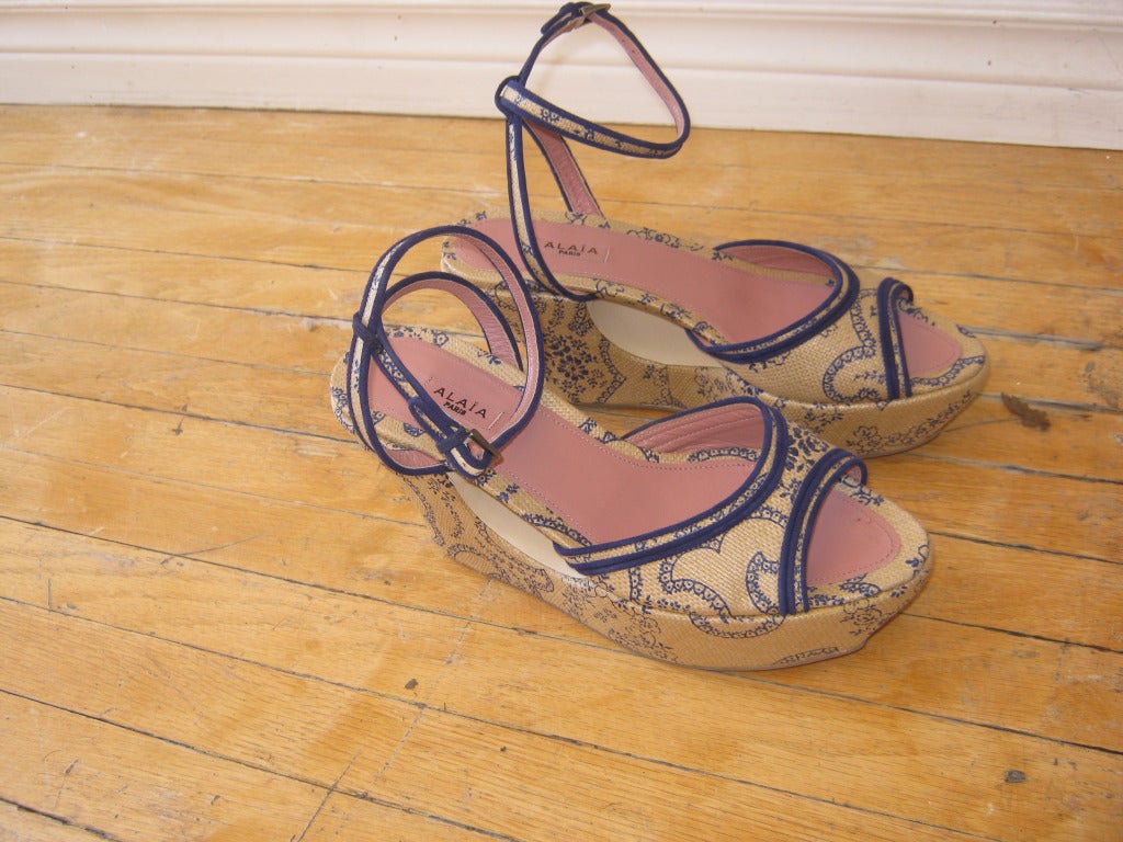alaia platform sandals